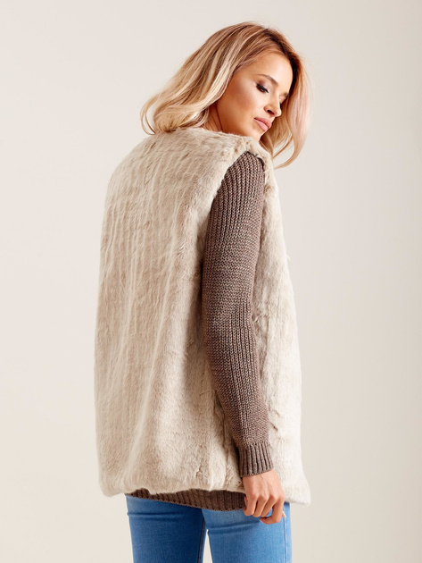 Beżowa puszysta kamizelka