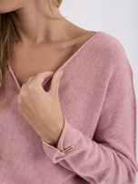 Brudnoróżowy sweter basic z długim rękawem