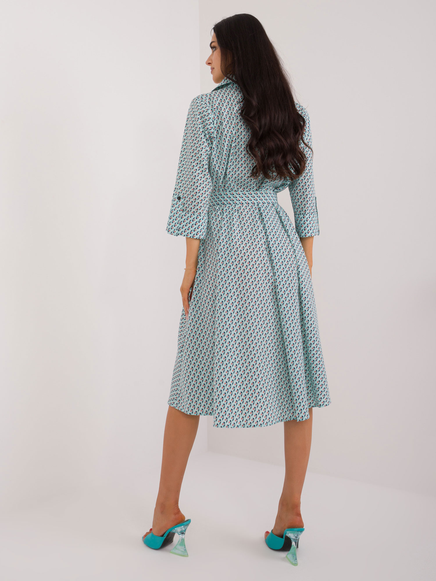 Hurt Mintfarbene Hemdkleid mit 3/4-Ärmeln.