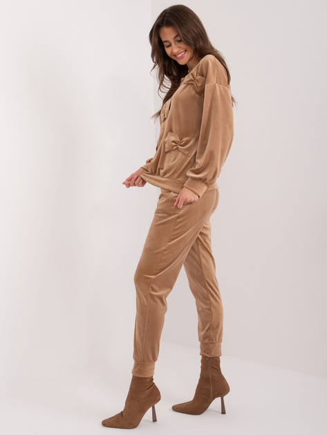 Hurt Ciemnobeżowy komplet welurowy ze spodniami