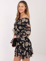 Schwarz-beige Off-Shoulder-Kleid mit Rüsche Briannon.