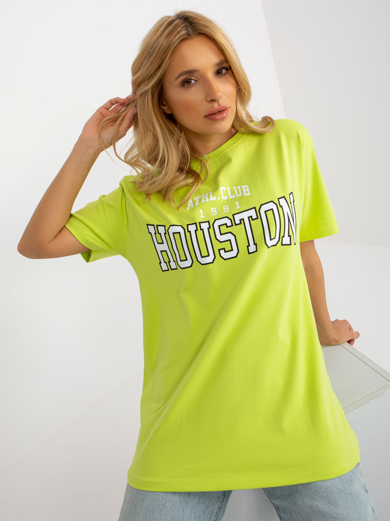 Limonkowy damski luźny t-shirt z napisem