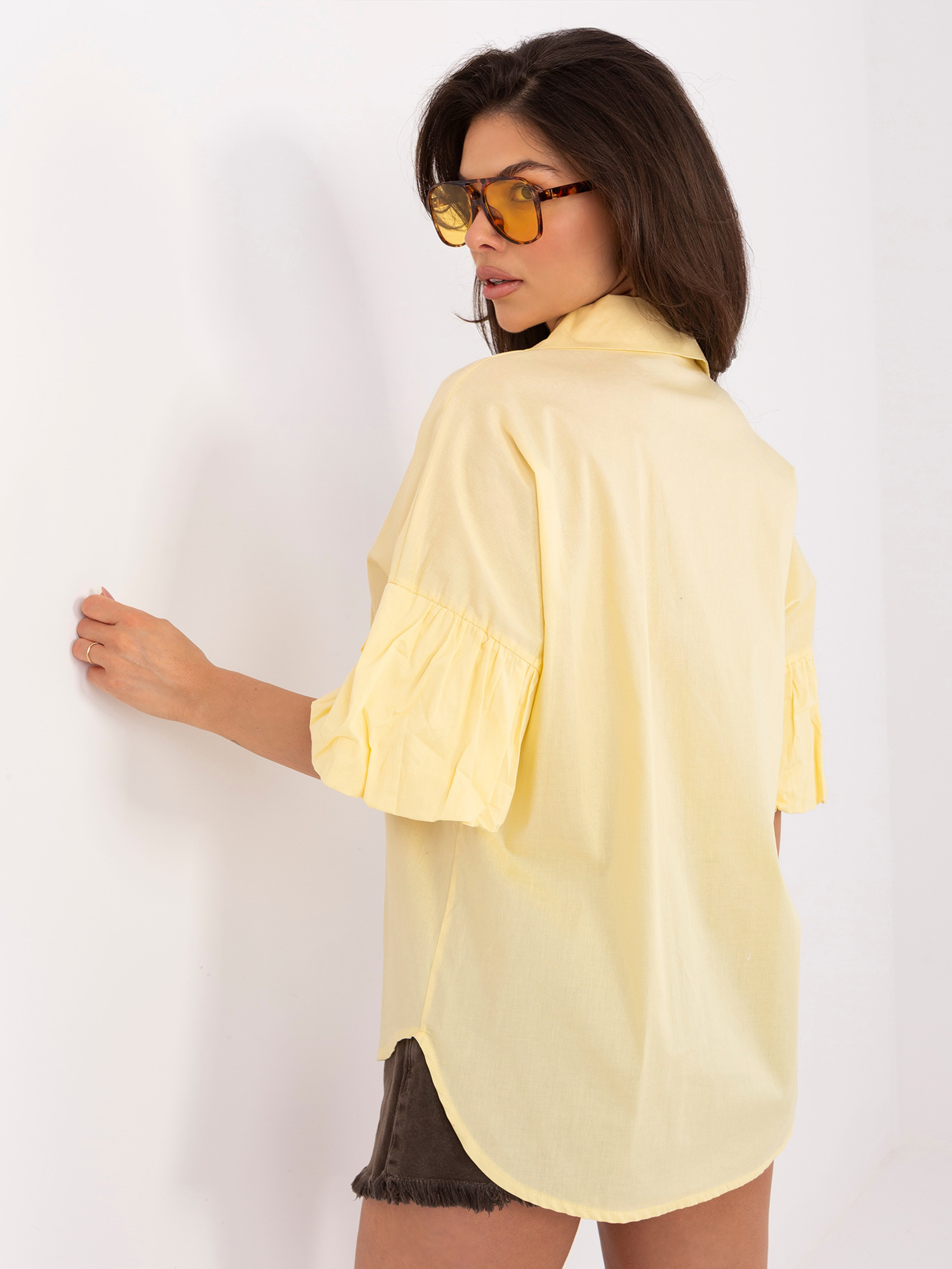 Jasnożółta bawełniana koszula z szerokim rękawem