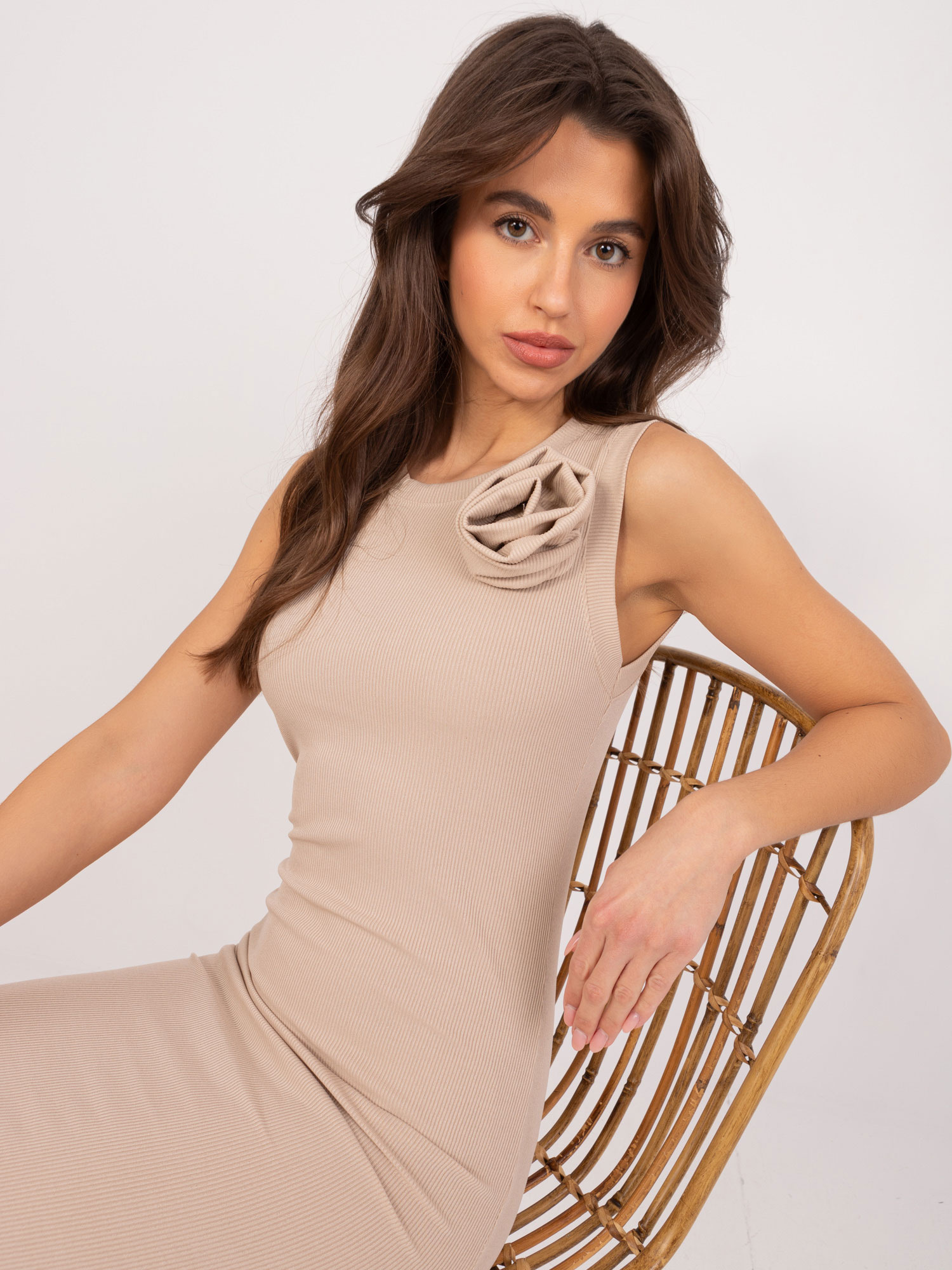 Hurt Ciemnobeżowa sukienka bodycon z okrągłym dekoltem