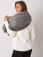 Szary szalik z dzianiny