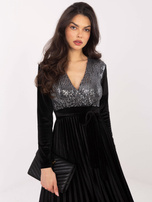 Czarno-srebrna wieczorowa sukienka z cekinami