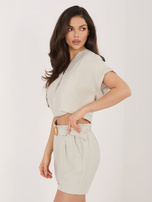 Jasnobeżowe letnie szorty z materiałowym paskiem SUBLEVEL 