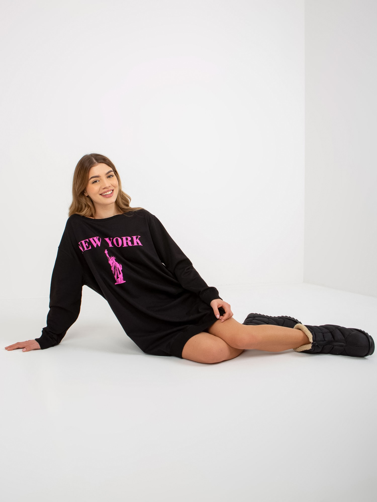 Czarno-różowa długa bluza oversize z nadrukiem