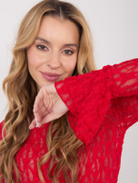 Czerwona dopasowana bluzka z koronki