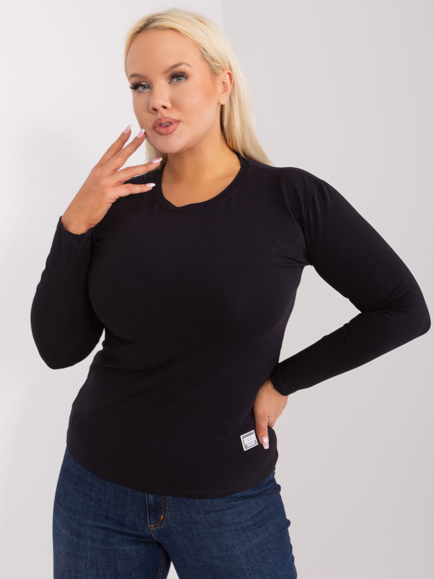 Didmeninė juoda plus size palaidinė su ilgomis rankovėmis.