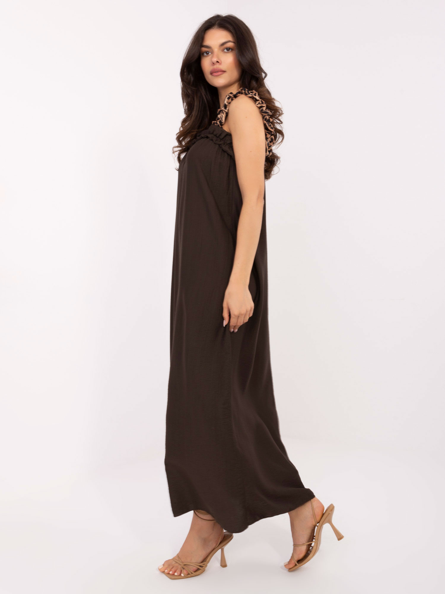 Dark brown maxi dress for summer.