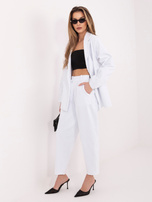 Białe sztruksowe spodnie z zakładkami RUE PARIS