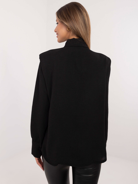 Hurtownia Czarna koszula z poduszkami na ramionach