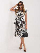 Czarna sukienka z falbankami przy rękawach 