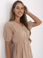 Beżowa ortalionowa sukienka z krótkim rękawem RUE PARIS