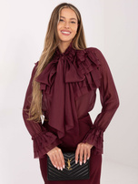 Burgunderfarbene elegante Bluse mit Rüsche.