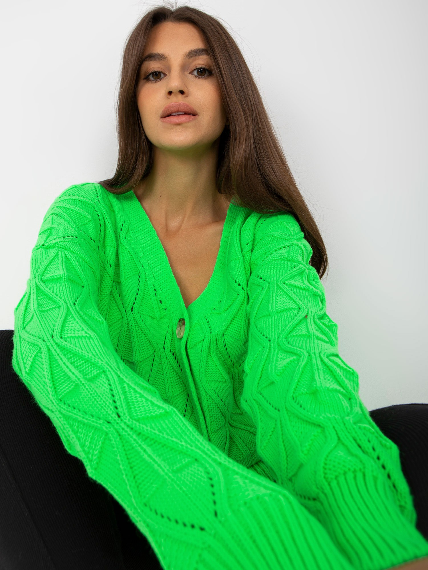Fluo zielony sweter rozpinany w ażurowy wzór RUE PARIS