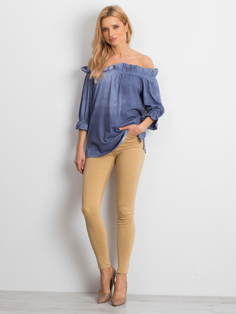 Niebieska bluzka hiszpanka z marszczeniami