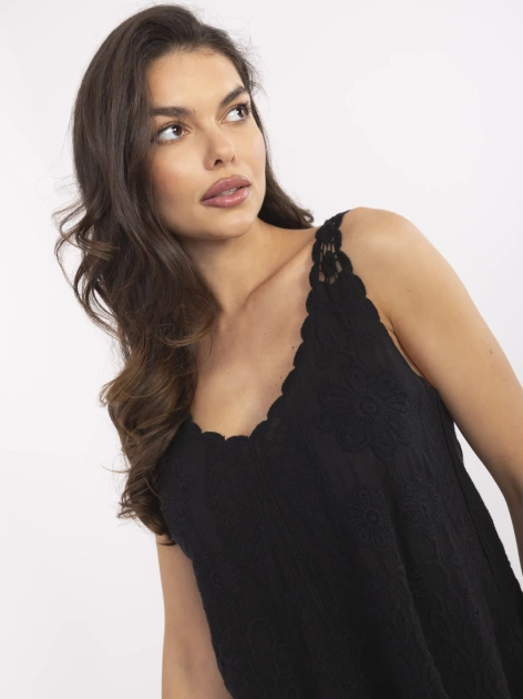 Czarna bluzka boho na ramiączkach