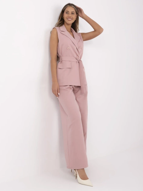 Brudnoróżowy garnitur damski z dwurzędowym zapięciem