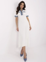 Ecru dzianinowa sukienka o długości midi