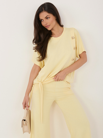 Jasnożółty damski komplet z ozdobnymi guzikami