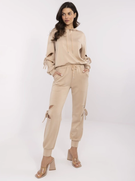 Beżowy dwuczęściowy komplet damski z wycięciami