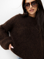 Czekoladowy sweter oversize z domieszką wełny