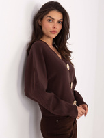 Czekoladowy sweter z zapięciem na zatrzaski