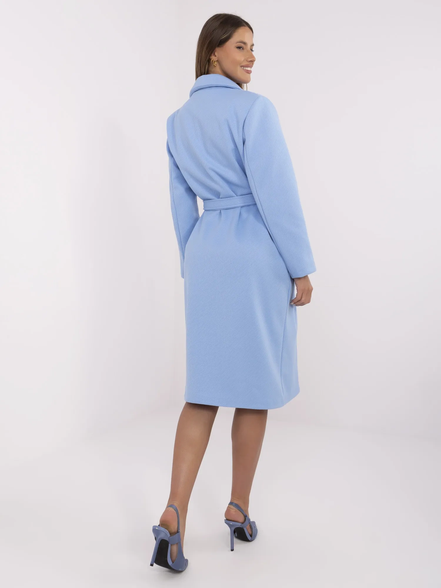 Helles blaues einreihiges Mantel mit Taschen.