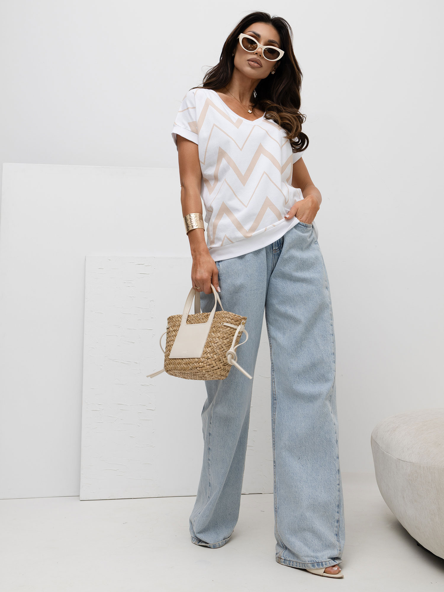 Beżowa wzorzysta bluzka z krótkim rękawem