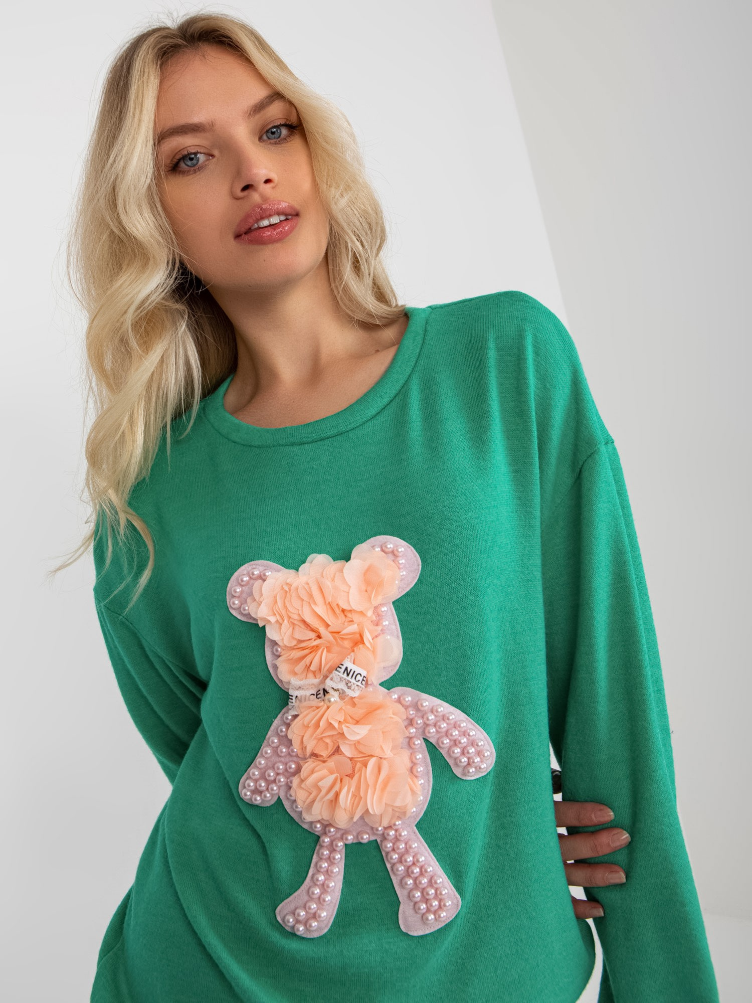 Turkusowy damski sweter klasyczny z aplikacją 3D