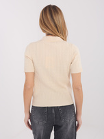 Helle beige Damenpullover mit Bündchen.