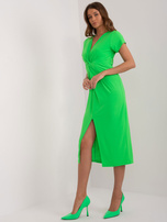 Hurtownia Jasnozielona dopasowana sukienka damska