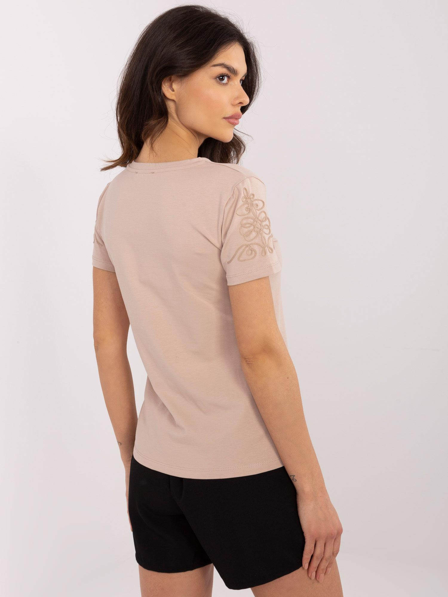 Hurt Beige women's t-shirt with embroidery on the sleeves.