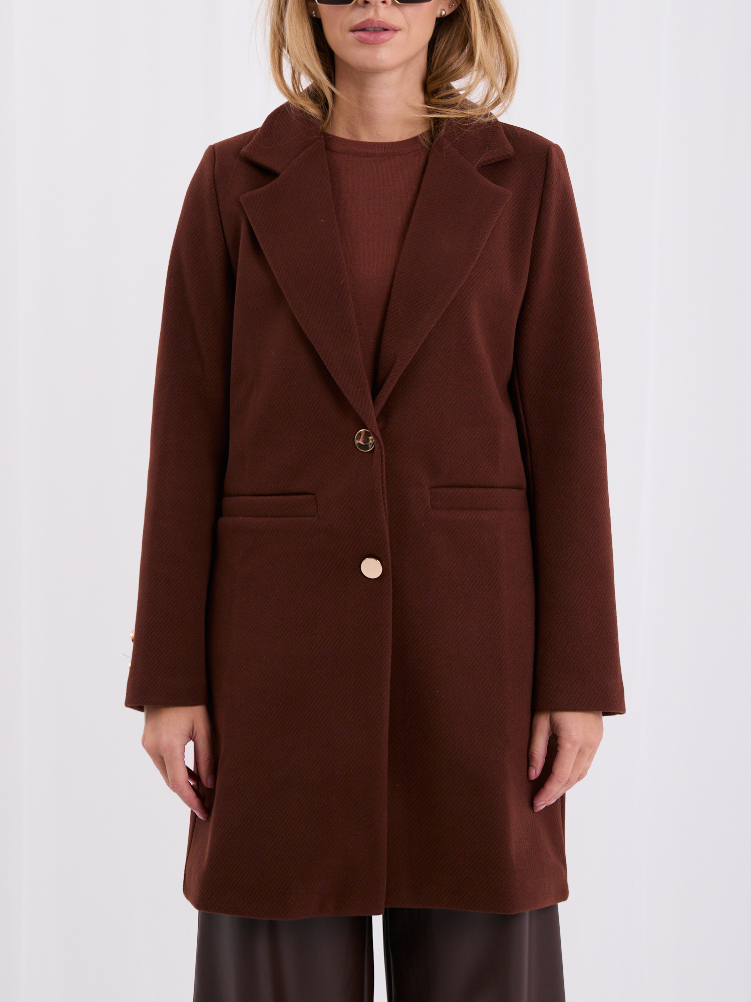 Brown elegant coat with buttons on the sleeves OCH BELLA.