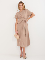 Ciemnobeżowa midi sukienka z krótkim rękawem