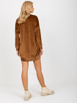 Hurt Brązowa luźna sukienka welurowa z kieszeniami RUE PARIS