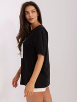 Hurtownia Czarny luźny t-shirt damski z nadrukiem