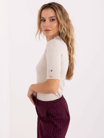 Jasnobeżowy damski sweter z krótkim rękawem 