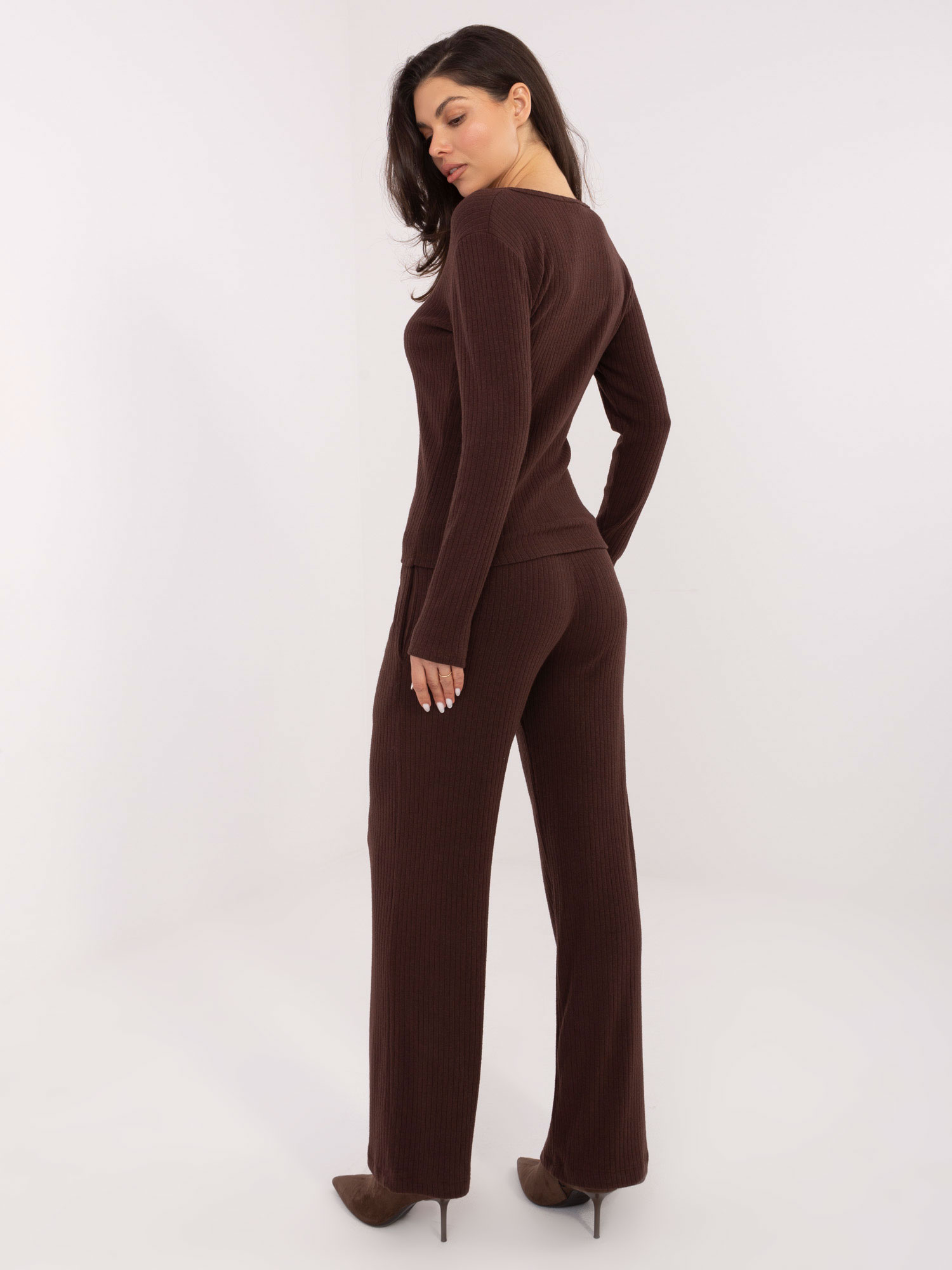 Sweter ciemny brązowy