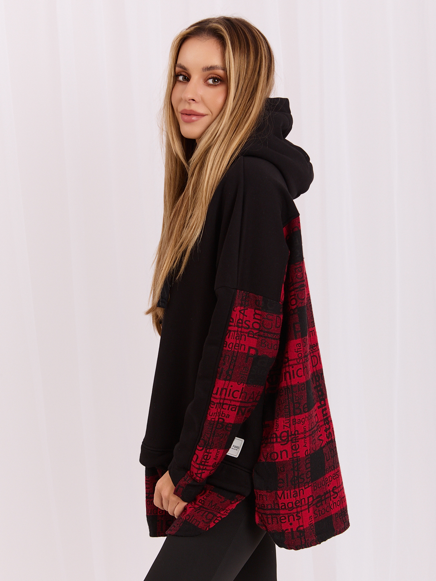 Schwarz-rote Damenhoodie mit Kapuze Freyah RUE PARIS.