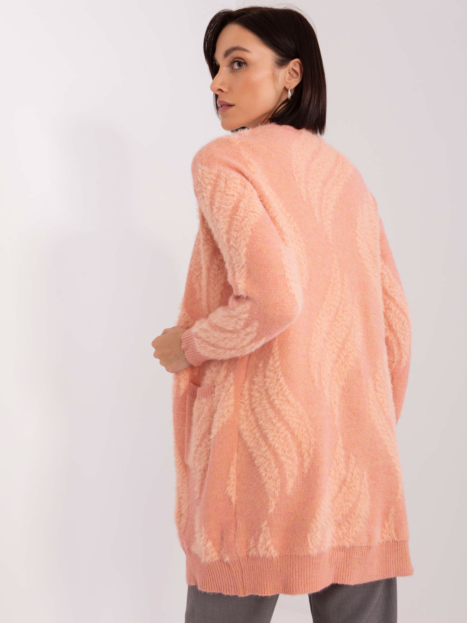 Großhandel schmutzig-rosa Cardigan mit Taschen.