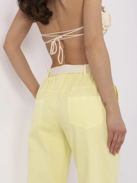 Hurtownia Jasnożółte damskie spodnie typu marchewki