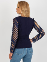 Hurt Granatowa damska marynarka z ozdobnymi rękawami