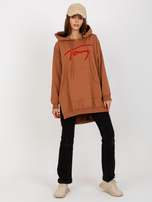 Hurt Jasnobrązowa długa bluza kangurka z naszywką i kapturem 