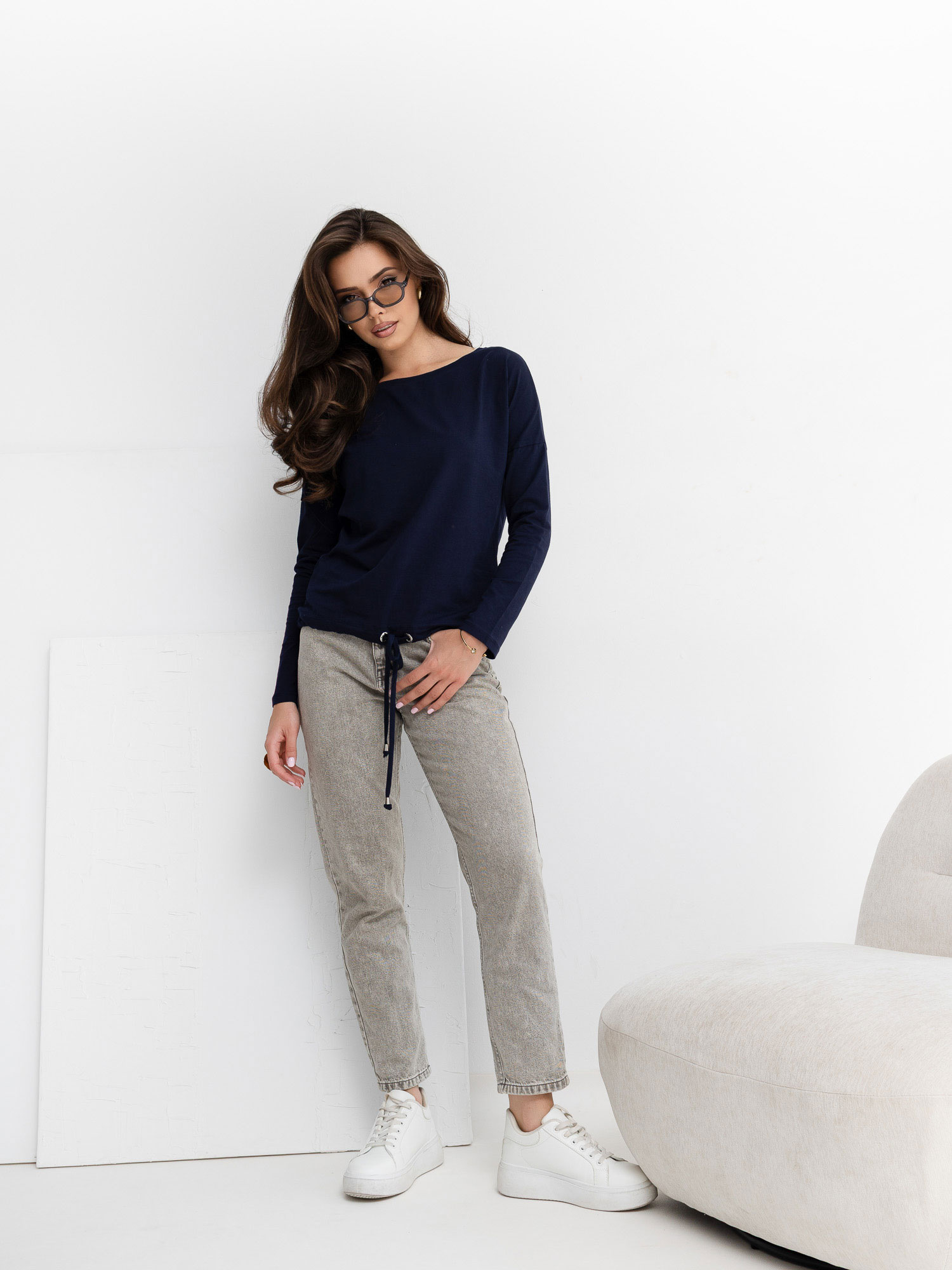 Die dunkelblaue Bluse Carla.
