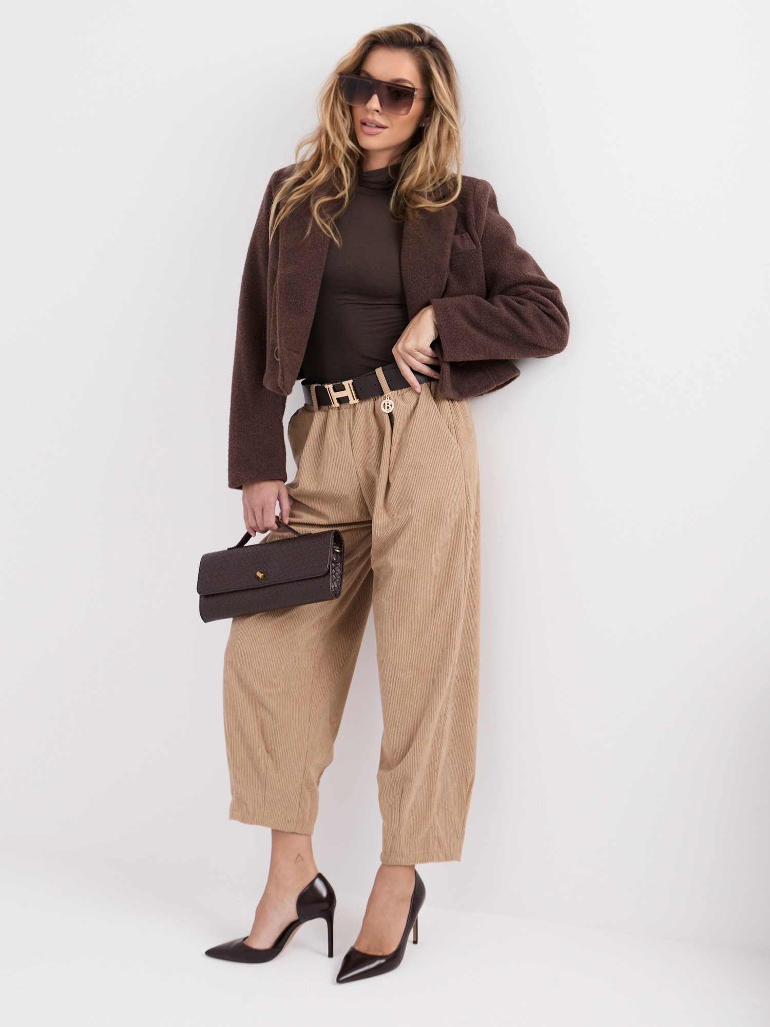 RUE PARIS Camelowe sztruksowe spodnie typu mom fit