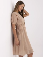 Beżowa ortalionowa sukienka z krótkim rękawem RUE PARIS