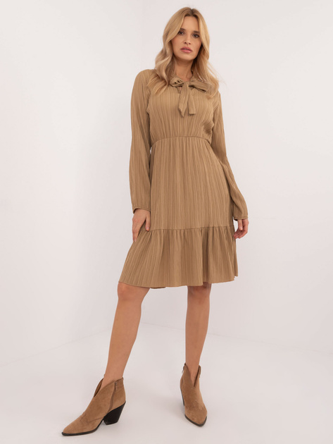 Hurt Camelowa sukienka przed kolano z falbaną OCH BELLA